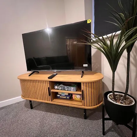 Stylish Modern Flat Calm And Comfortable Bristol