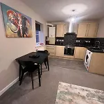 Stylish Modern Flat Calm And Comfortable Bristol